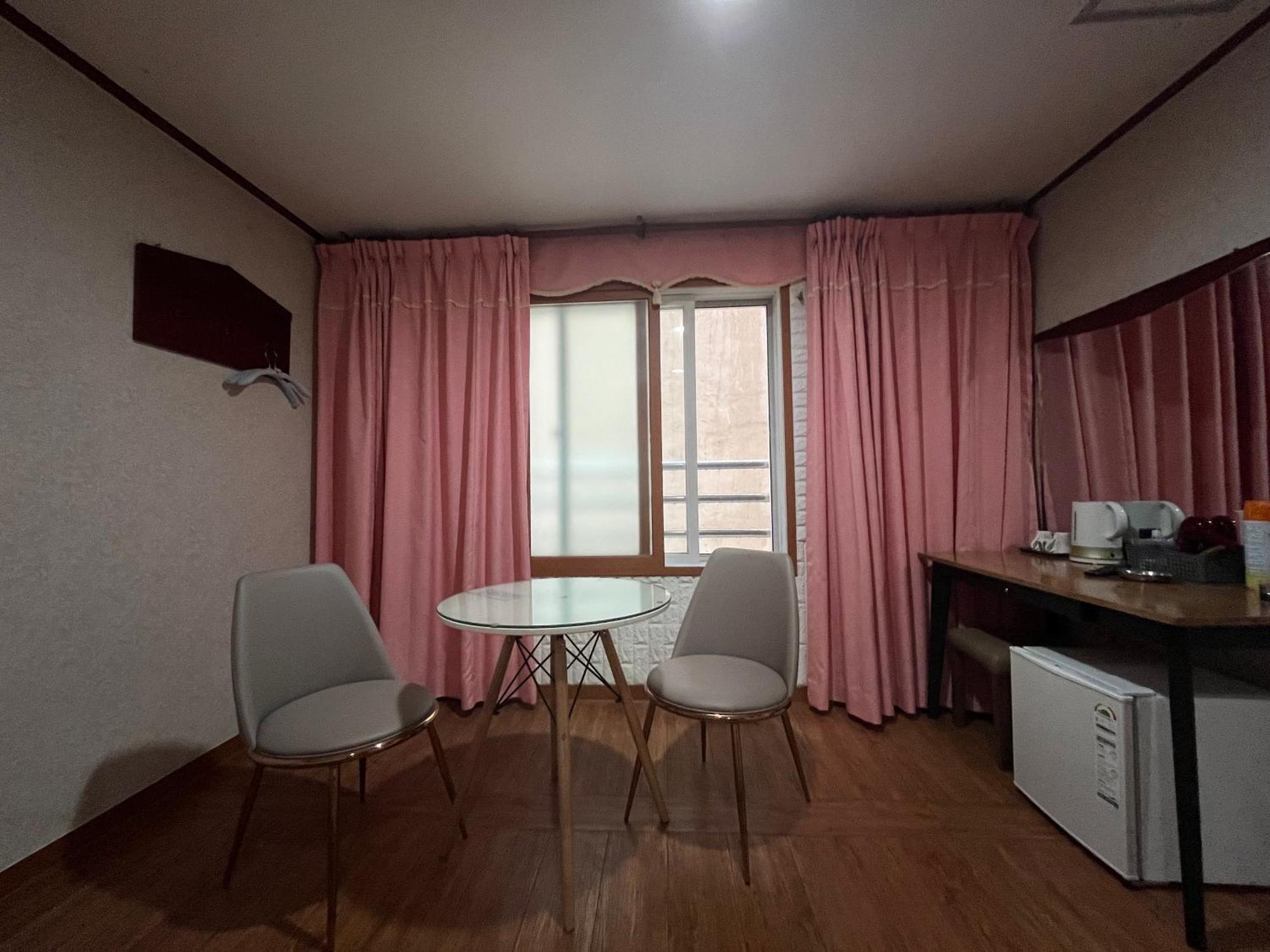 Oreum Motel Jeju Extérieur photo