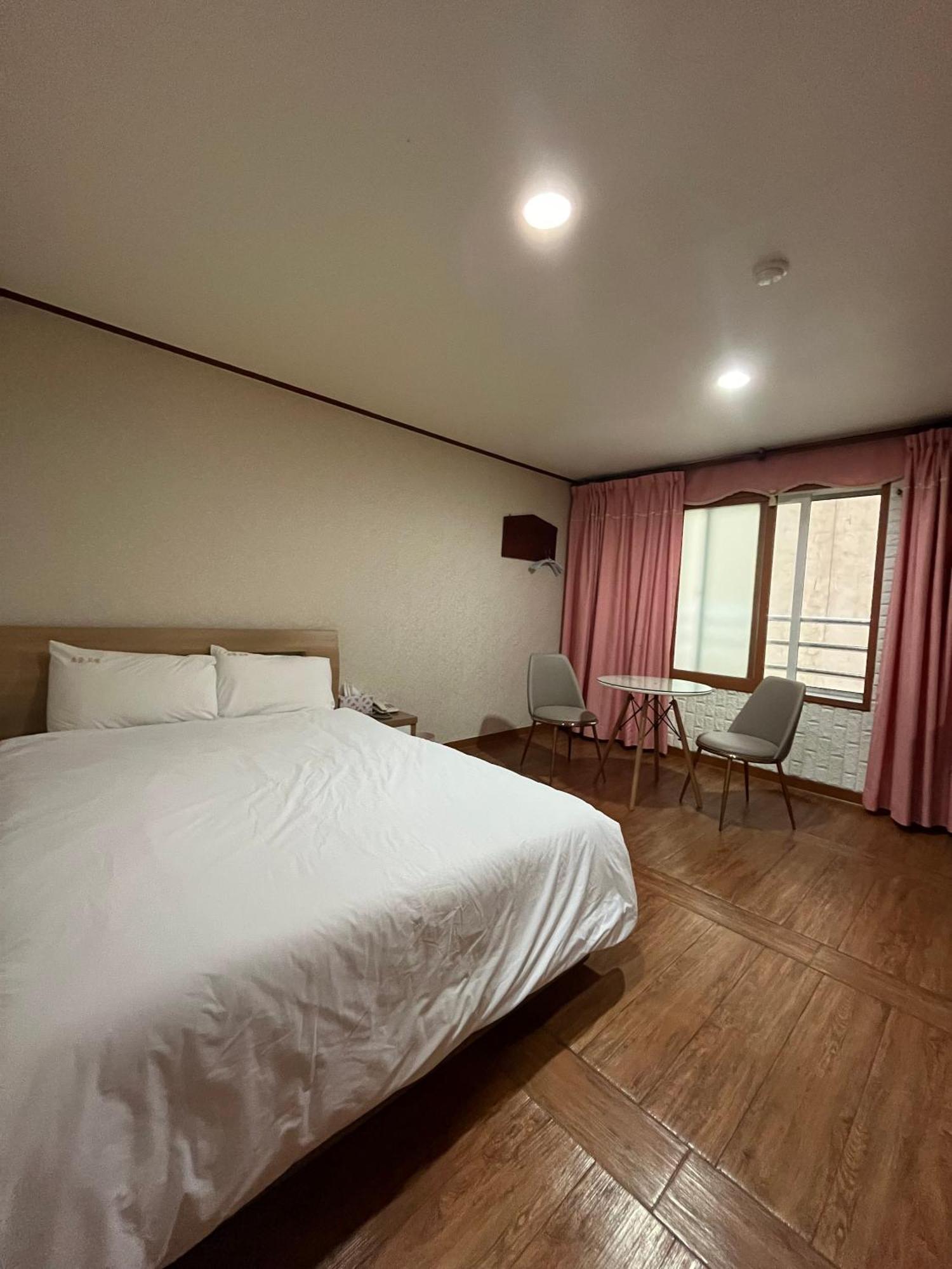 Oreum Motel Jeju Extérieur photo