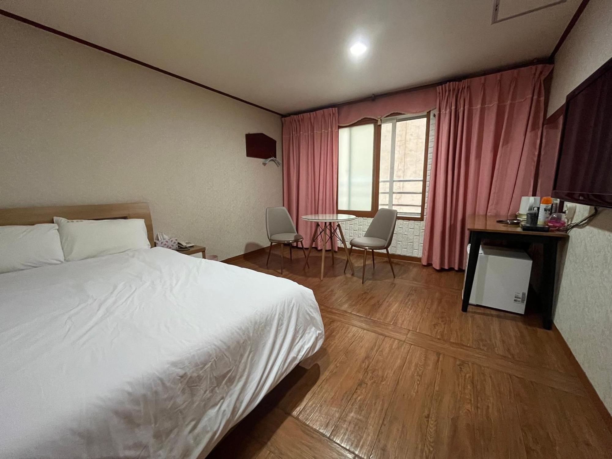 Oreum Motel Jeju Extérieur photo